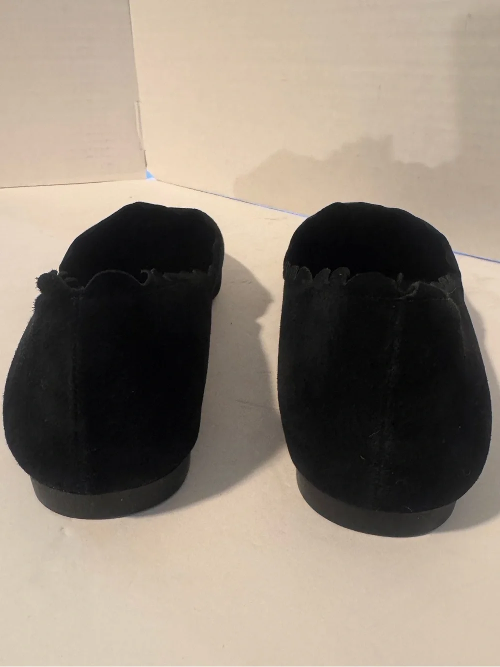 Chelsea & Violet Clara Black Suede Scalloped Loafer Flats Size 10M EUC